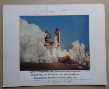 Messerschmid, Ernst und Generalarzt Prof. Dr. E. Burchard - NASA