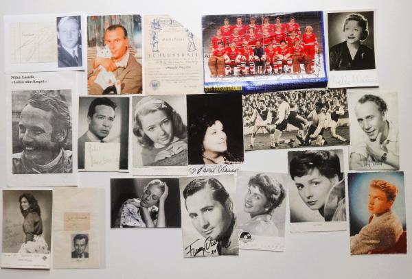 Konvolut von 18 Autogrammen