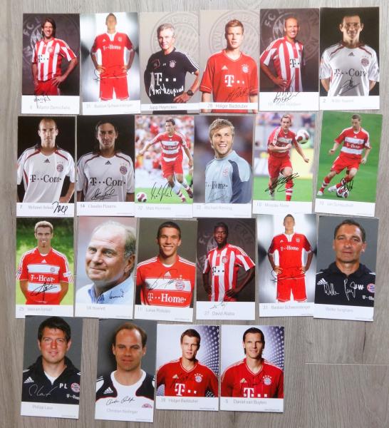 Druckunterschriften auf 22 Autogrammkarten - Bayern München (diverse Saisons)