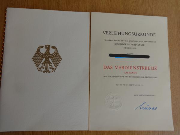 Lübke (†), Heinrich - signierte Urkunde + Bundesverdienstkreuz