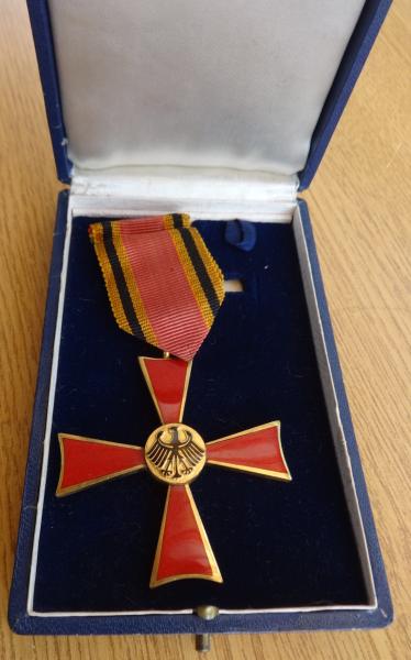 Lübke (†), Heinrich - signierte Urkunde + Bundesverdienstkreuz