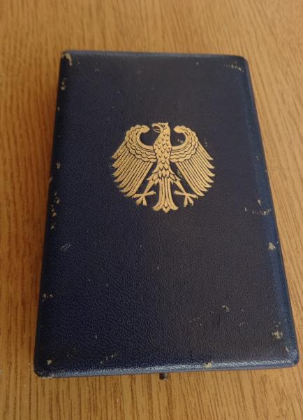 Lübke (†), Heinrich - signierte Urkunde + Bundesverdienstkreuz
