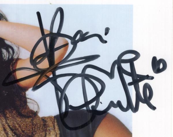 Cucinotta (I), Maria Garzia - Bond Girl