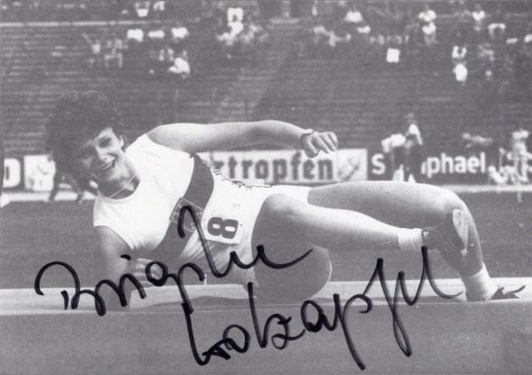 Holzapfel, Brigitte
