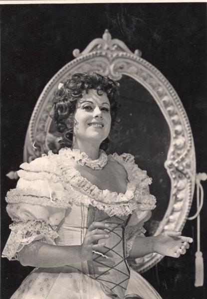 Lang (†), Rosemarie - Opernsängerin